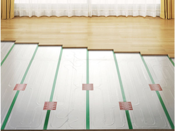 Interior.  [Floor heating] Clean floor heating to warm the entire room from the feet. Was also installed in the kitchen as well as living.  ※ 1F dwelling unit is feet Yutakakazeki