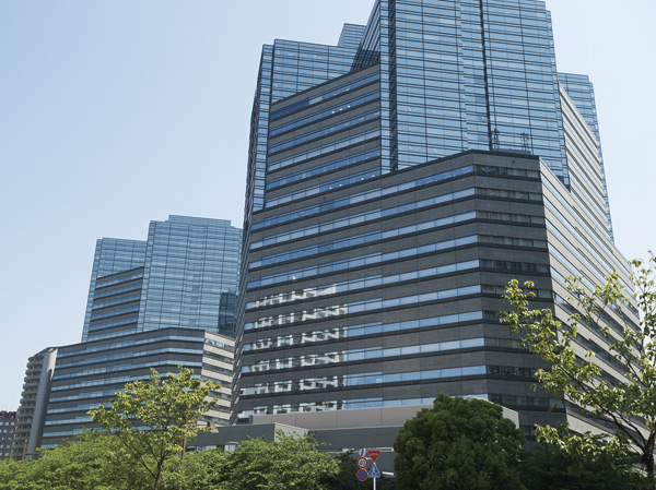 Surrounding environment. Gate City Osaki (about 690m / A 9-minute walk)