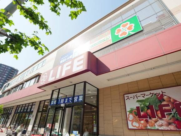 Surrounding environment. Life (about 640m / An 8-minute walk)