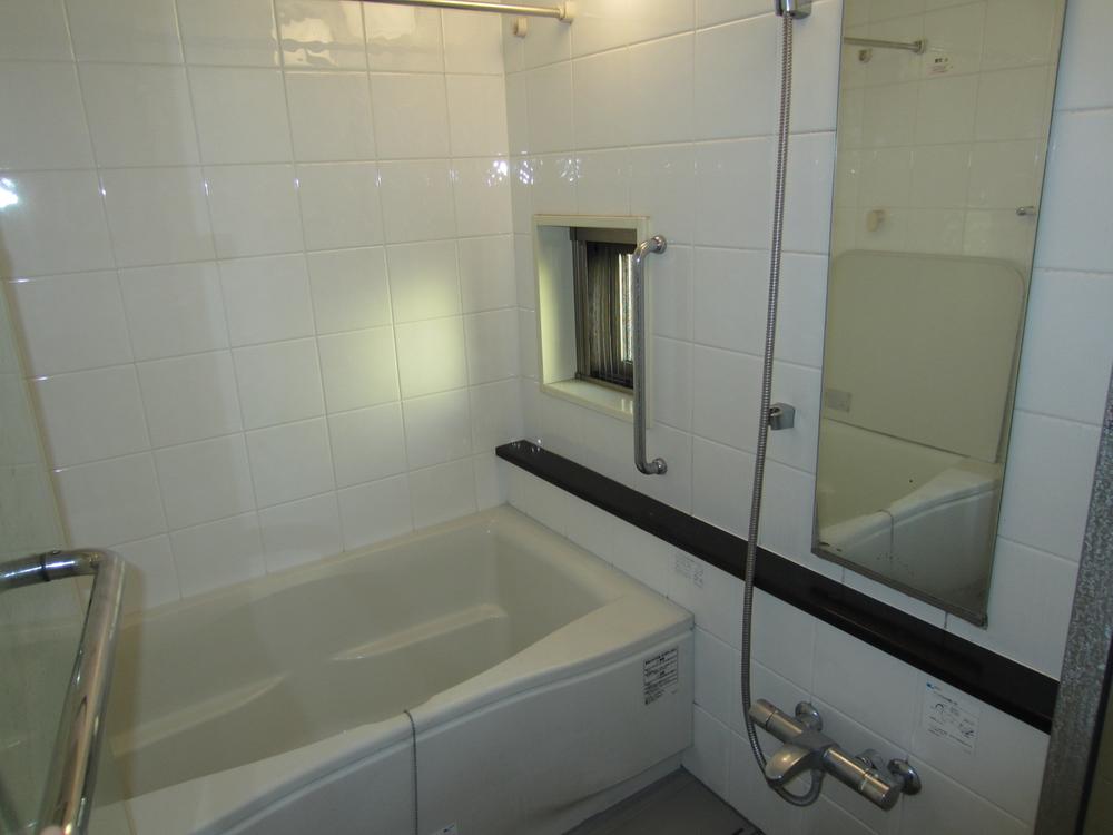 Bathroom. Indoor (12 May 2013) Shooting