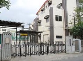 Junior high school. 704m to Ebara first junior high school (junior high school)