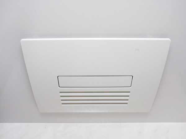 Bathing-wash room.  [Hot-water bathroom ventilation dryer] heating ・ Standard equipped with a hot-water bathroom ventilation dryer with a cool breeze function. Ya clothes drying on a rainy day, Such as the winter cold season of the pre-heating, To demonstrate a variety of functions, Also effective in mold prevention, Such as the cold winter season will keep a comfortable warmth is operated before bathing.