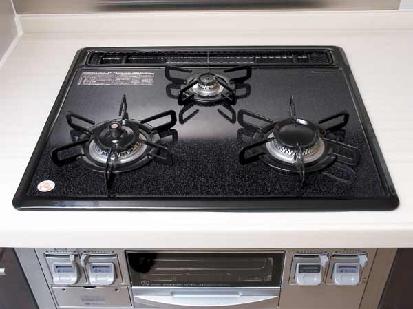 Kitchen.  [Glass top stove] The top of the gas stove plates, Beautiful glass top that combines the functionality and design. So flat it wiped off easily dirt at any time.