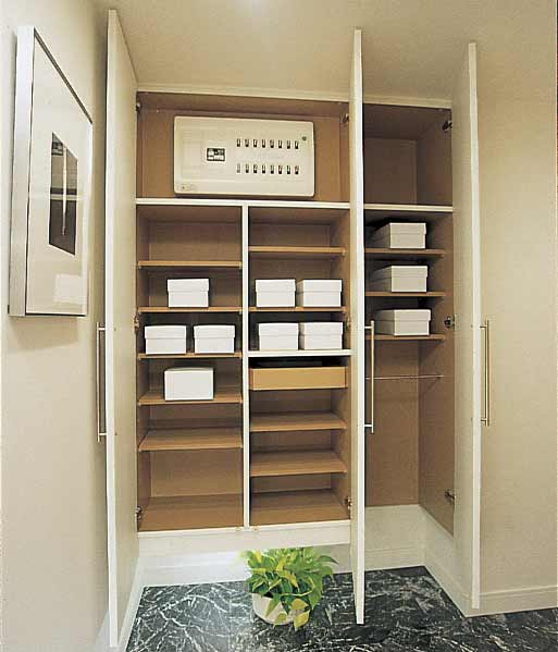 Receipt.  [Thor type footwear purse with a storage capacity] Footwear put the, It adopted a tall type of storage capacity. Also it comes with a storage space of the tray and an umbrella that can be stored and shoe shine set and seal. Ventilation is also prompted by that there is a gap, Moisture has become a puddle hard to build.