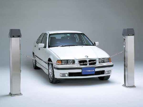 Common utility.  [Chain gate at the entrance of the parking lot] Taking into account the security surface, It comes with a chain gate at the entrance of the parking lot. Those who use the parking lot, Remote control keys are distributed to each, You can raise and lower the chain gate from inside the car without having to get on and off. (Same specifications, The photograph is an example of a parking can be models)