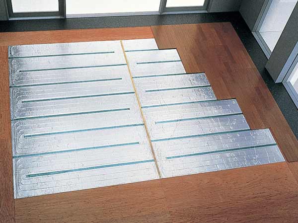 Room and equipment. In the living room dining, Adopt a floor heating by hot water circulation system. The ideal heating system to warm the entire room in the radiant heat from the feet. Very clean because it does not warp even the dust. Also it combines further economic efficiency. (Same specifications)