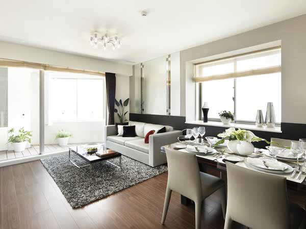 Room and equipment. Comfortable comfortably daily life. <Kuresutoforumu Minamioi> The family has pursued the sense of openness adopted Haisasshi of about 2.2m in the living-dining to spend a lot of time. Also, In order to spend comfortably all year round, Established a floor heating was realized the space of relaxation and spacious.  ※ In the apartment gallery, Living Dining facilities can be confirmed. (The room is different from the one of this sale)