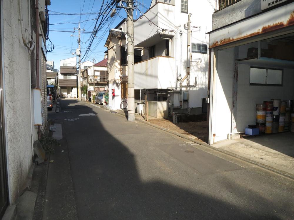 Local photos, including front road. Status field that claw up residence in the land (12 May 2013) Shooting