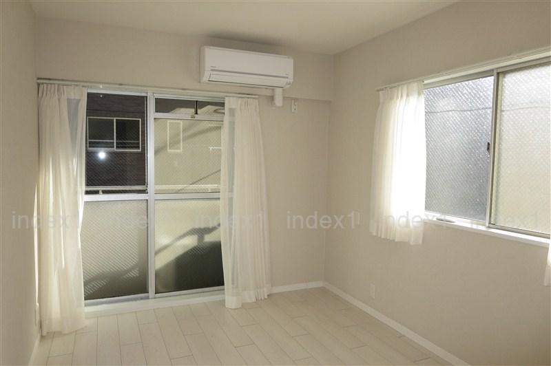 Non-living room. Day is good per southeast angle room!