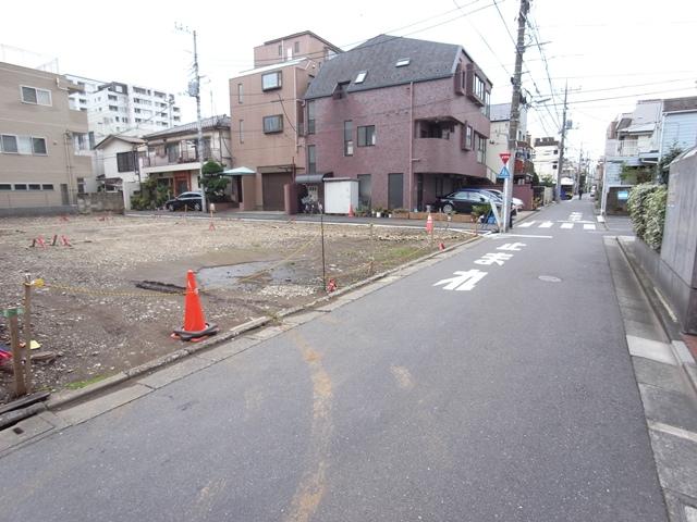 Local photos, including front road. Local (10 May 2013) Shooting