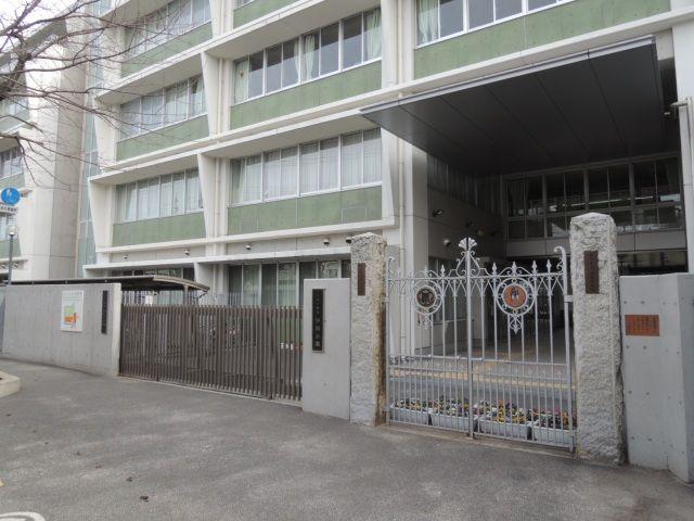 Primary school. 750m until Ito School