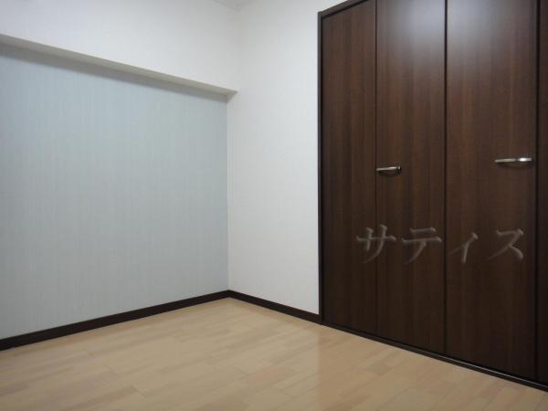 Non-living room. Storage enhancement