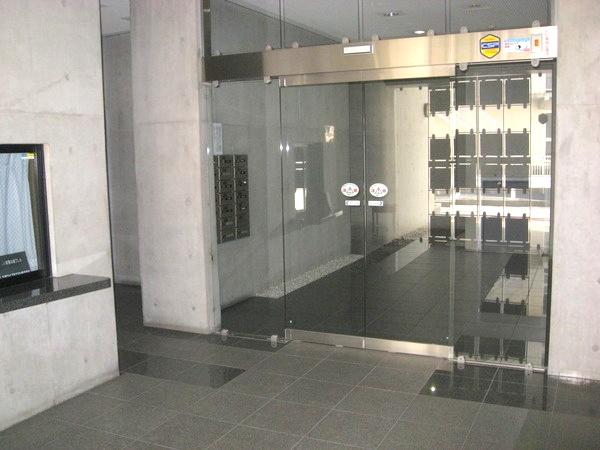 Entrance. Common areas