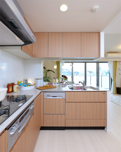 Kitchen.  [kitchen] Two short beeps and a functional kitchen which adopted the advanced equipment such as a stove or disposer. Cooking and cleaning up, It gently supports all of the daily care.