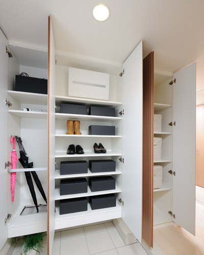 Receipt. Shoe box / Things input