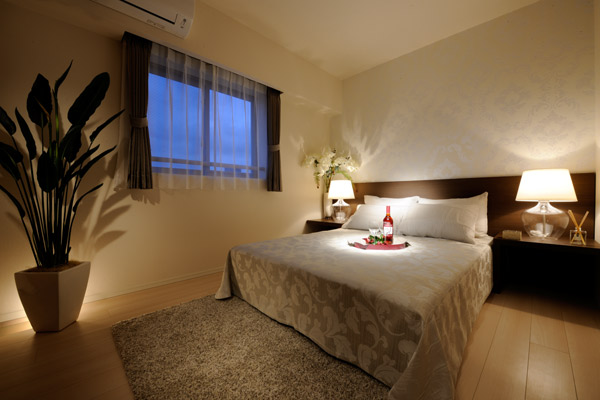 Interior.  [Western-style (1)] Some of kindness, Dignified aesthetics is alive. Flowing a relaxed calm time, Space of peace. Draw a gentle shade soft light in the room, Bedroom full of air feeling some warmth.