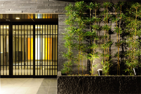 Shared facilities. Entrance completion photo (September 2013 shooting)