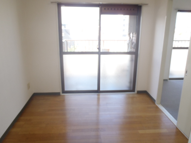 Living and room. View Yoshi