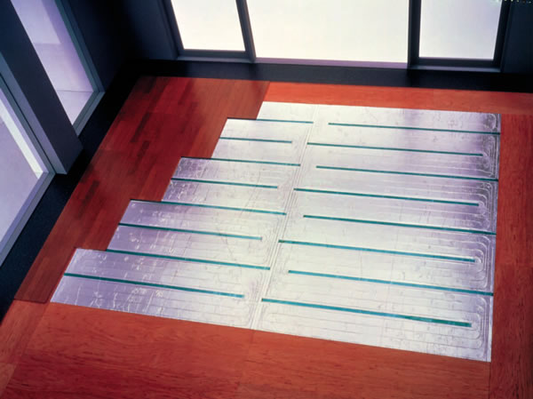 Living.  [TES hot-water floor heating to warm the whole gently room from feet] In the living room dining, Installing the TES hot water floor heating in the standard. It is a heating system to warm the entire room in the radiant heat from the feet. Not pollute the air, Very healthy because it does not also wound up dust. further, Also has excellent economic. (All amenities are the same specification)