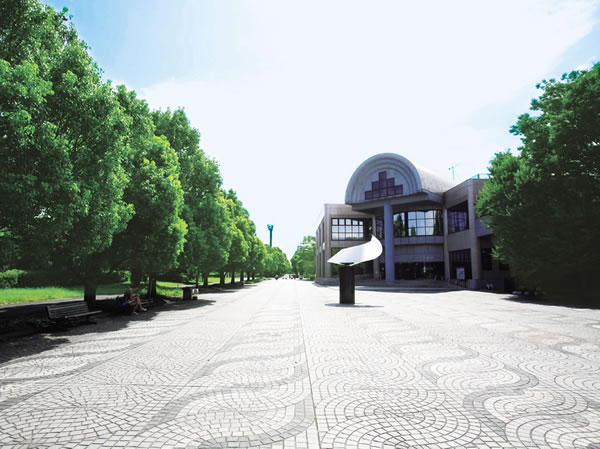 Surrounding environment. Oi Pier Central Seaside Park (about 1450m) a vast park that extends along the Keihin Canal buckwheat Oi wharf. Fishing and Isoasobi, Space and baseball fields can also barbecue, etc., Flush is a variety of facilities.