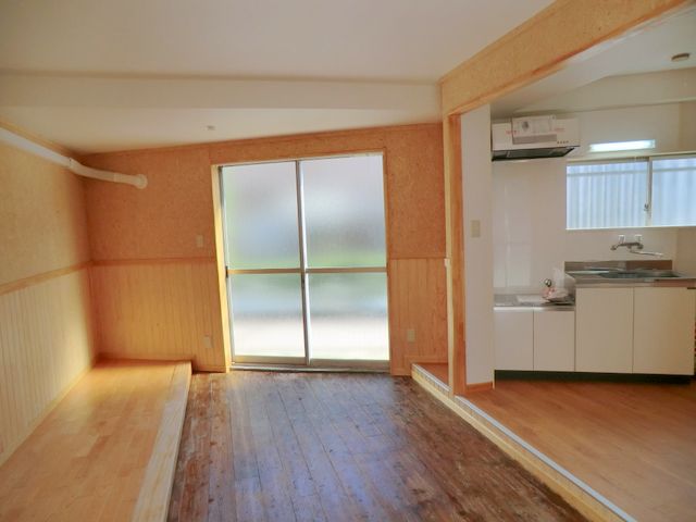 Living and room. There is a dirt floor air space in the center that connects the two certain entrance. 