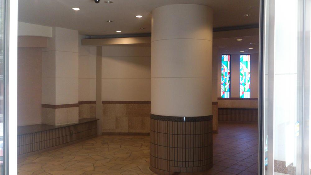 Entrance. Common areas