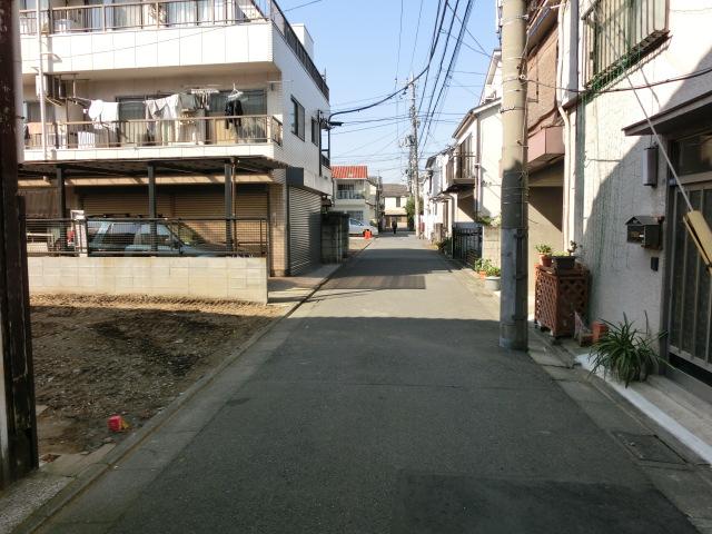 Local photos, including front road. Local (10 May 2013) Shooting