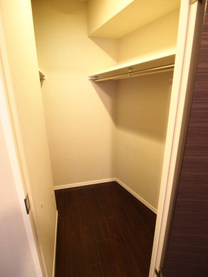 Receipt. I walk-in closet is glad to woman