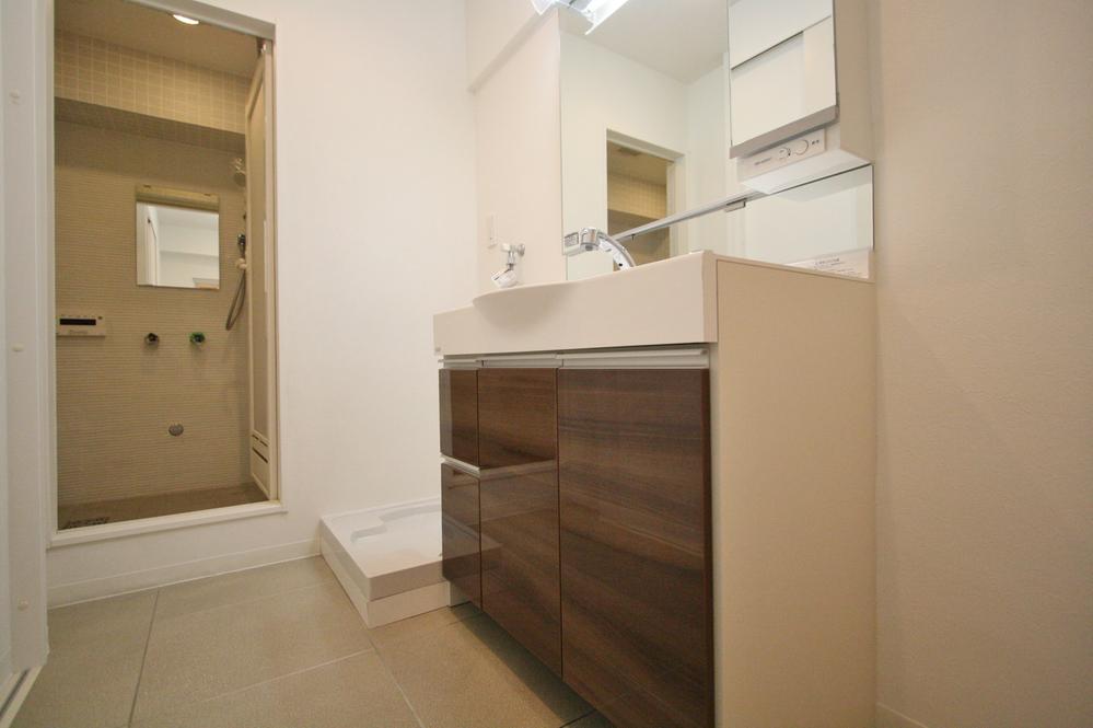 Wash basin, toilet. New exchange already well as vanity!