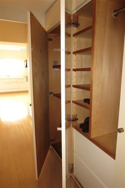 Receipt. Hallway storage ・ It is a large-capacity