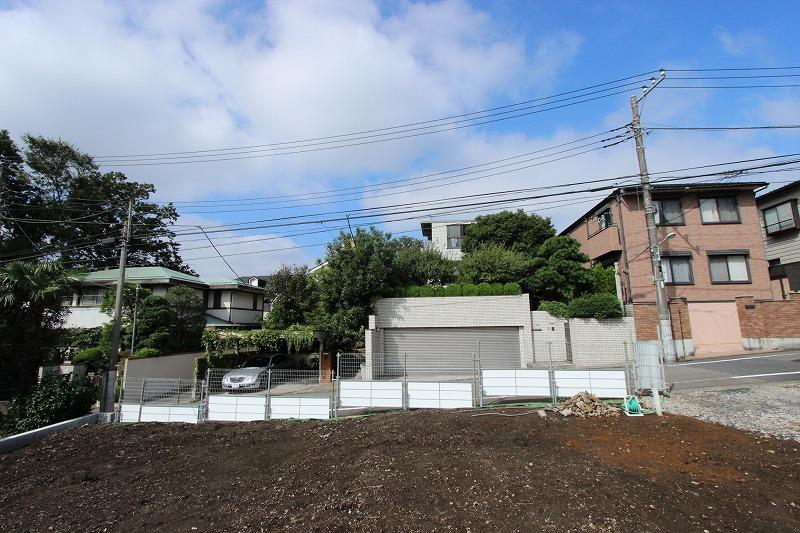 Local land photo. B section: This is the right half of the photo