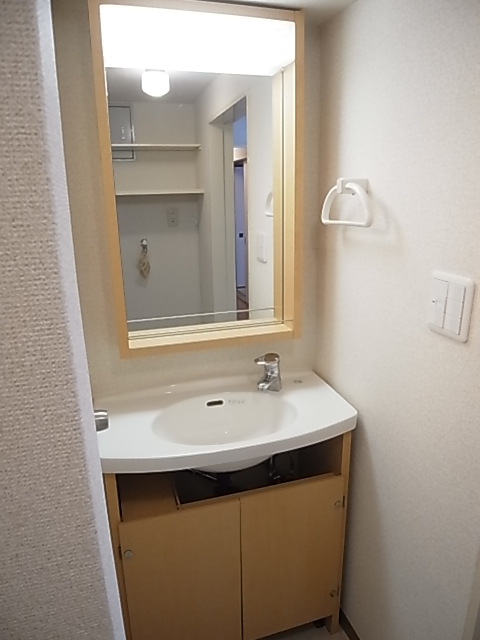 Shinagawa-ku, Tokyo Kamiosaki 3