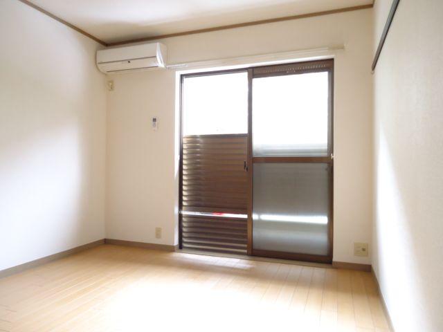 Living and room. Rooms are feeling open