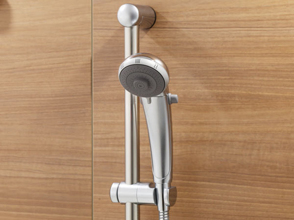 Bathing-wash room.  [Slide bar] To your liking, Since the height of the shower can be adjusted freely, In addition to comfortable bathing.