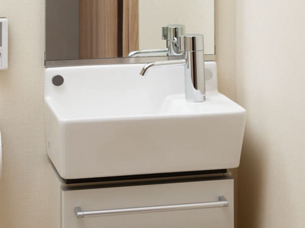 Toilet.  [With wash-basin] Not on the location where you wash your hands of the tank, Set up a dedicated wash-basin. It will produce in the toilet to fine space.