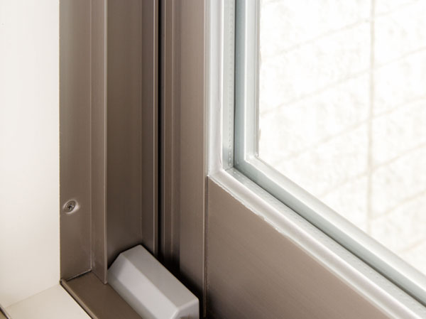 Building structure.  [Pair glass] Adopted glazing provided with an air layer between two flat glass. Since the heat insulating effect can be expected, You can save heating and cooling costs, It also contributes to energy saving. (Same specifications)