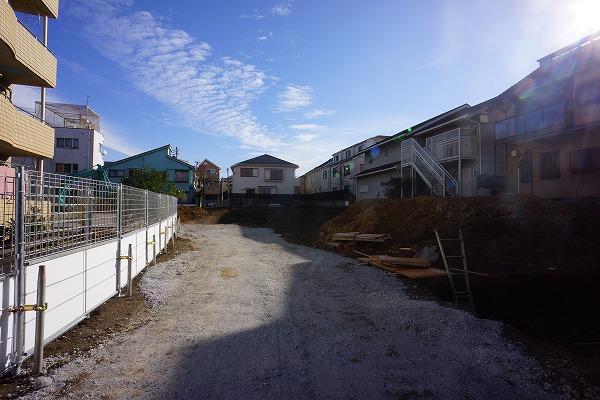 Local photos, including front road. Local (12 May 2013) Shooting