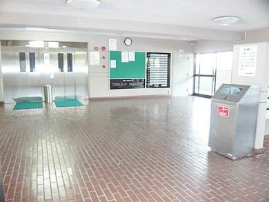 Entrance. Elevator is Hall. I and spacious.