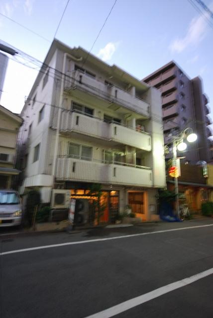 Local appearance photo. Good location from the nearest station of a 3-minute walk! Is a multi-line Available