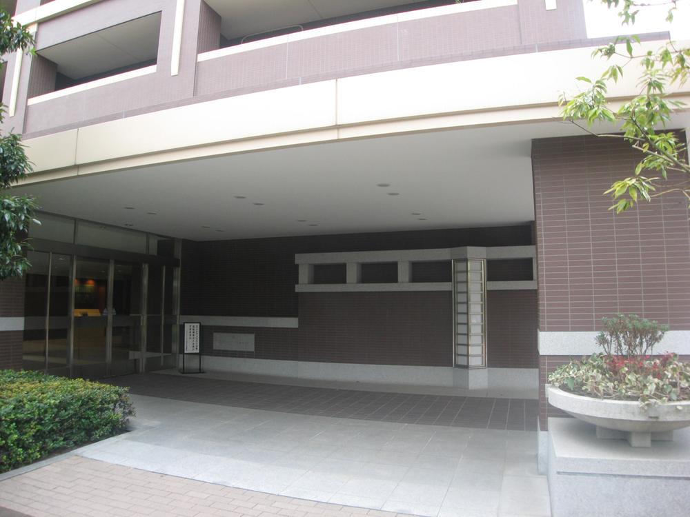 Entrance. Common areas