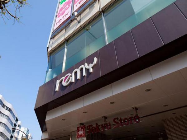 Shopping centre. 500m Remy to Remy