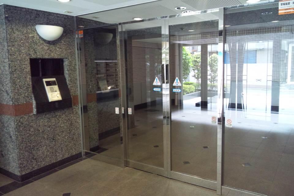 Entrance. auto lock ・ There is a home delivery box.