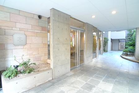 Entrance. Local (11 May 2013) Shooting