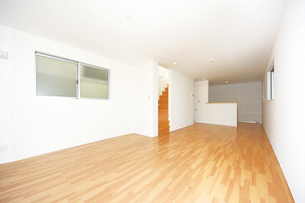 Living. 19.2 Pledge of spacious living room (A Building: 2013 November shooting)