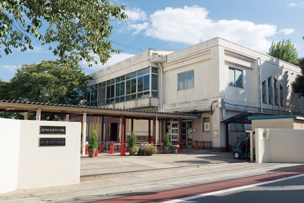 Ward Hamago elementary school (about 160m)