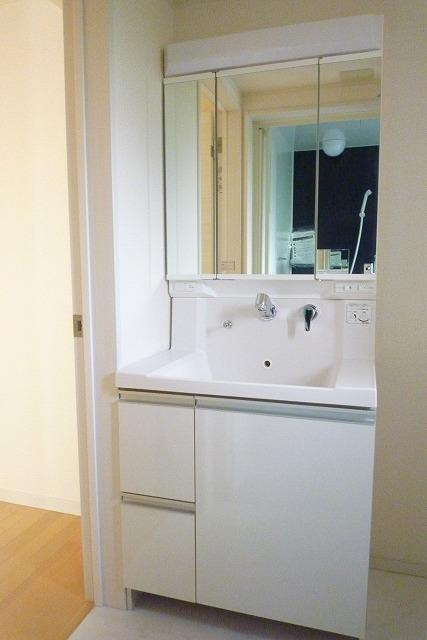 Wash basin, toilet. (All Building) same specification