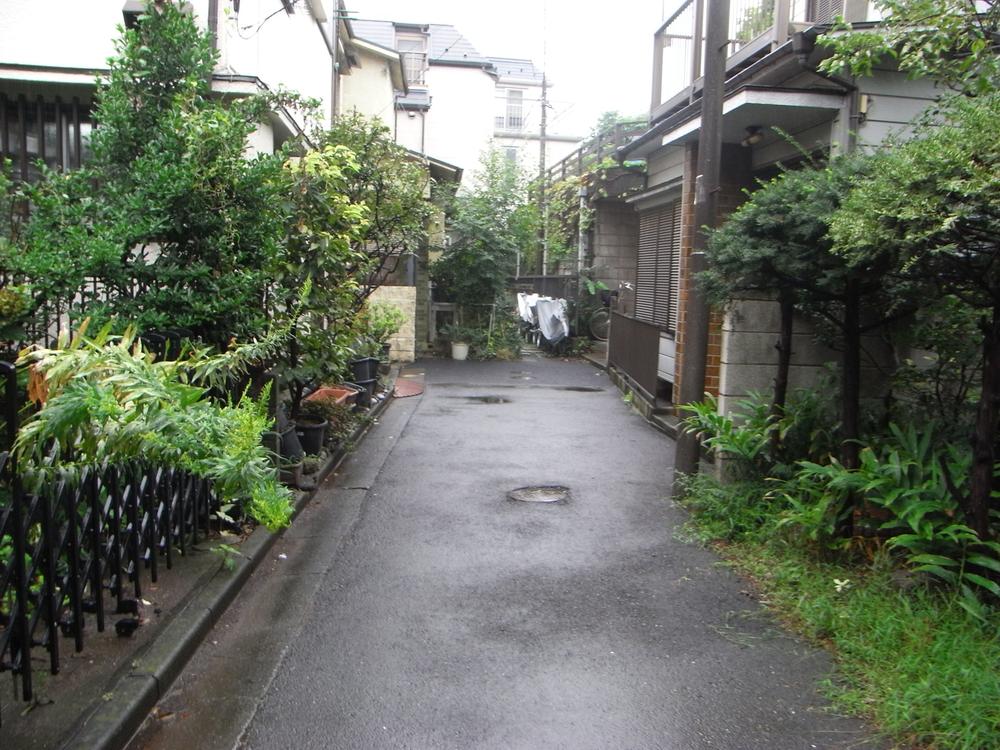 Local photos, including front road. Driveway on the east side