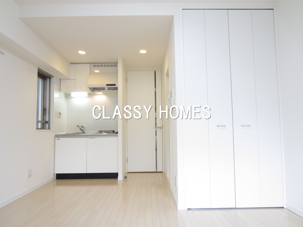 Living and room. 2005 completion RESIDIA Oimachi: room