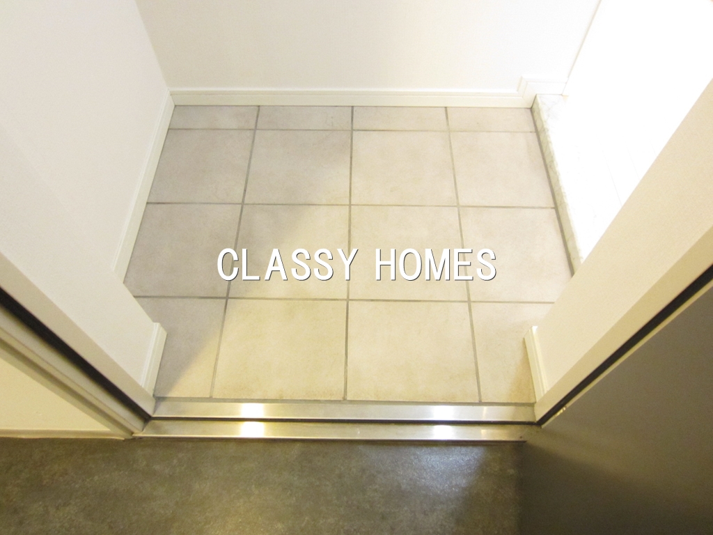 Entrance. 2005 completion RESIDIA Oimachi: entrance