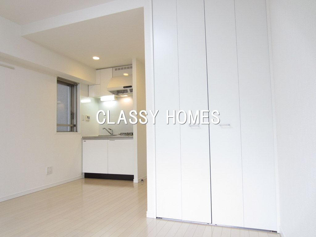 Living and room. 2005 completion RESIDIA Oimachi: room